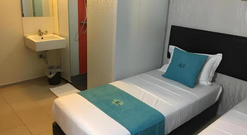 85 Garden Hotel Singapore
